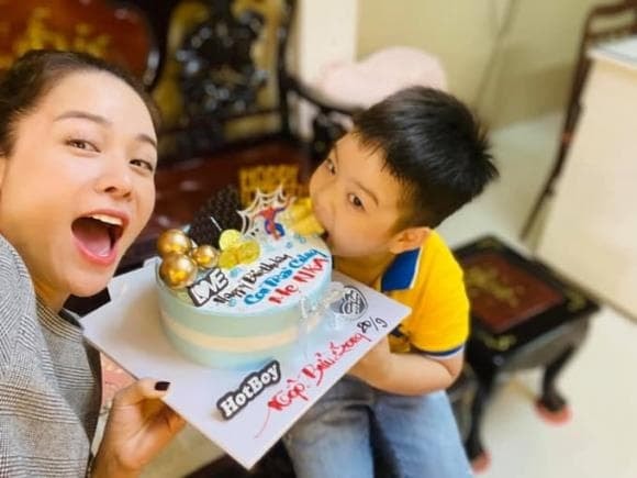 chồng nhật kim anh đưa bé đi chơi  6