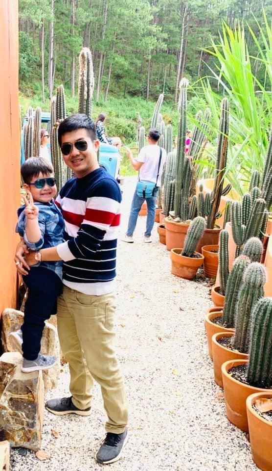 chồng nhật kim anh đưa bé đi chơi  3
