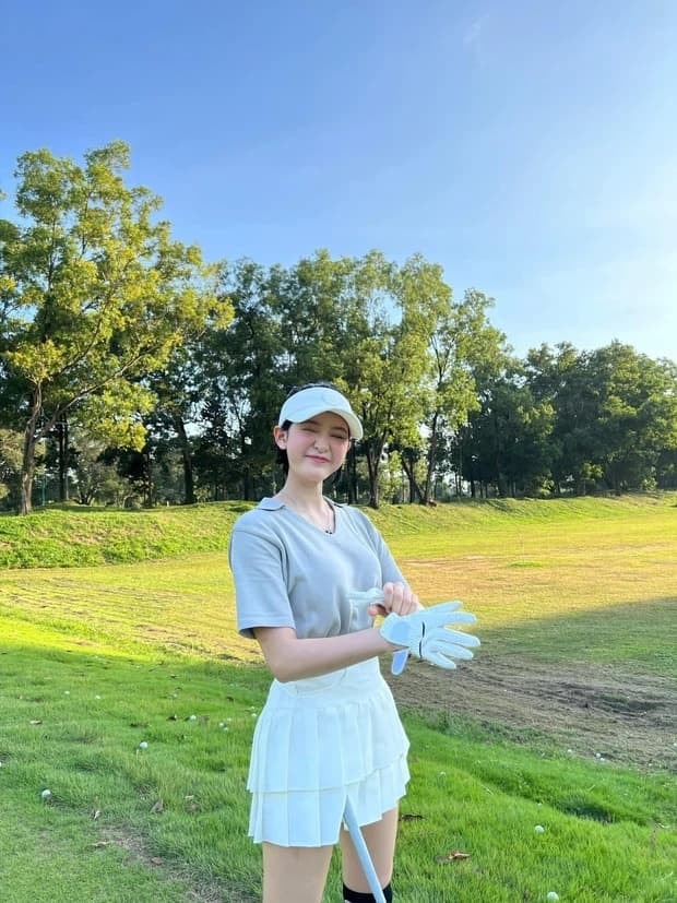 hien-ho-ngay-cang-sang-chanh-va-check-in-deu-dan-tren-san-golf-nhieu-hon-ca-san-khau-lieu-co-tim-thay-tinh-yeu-noi-day-1-ngoisaovn-w620-h827 10