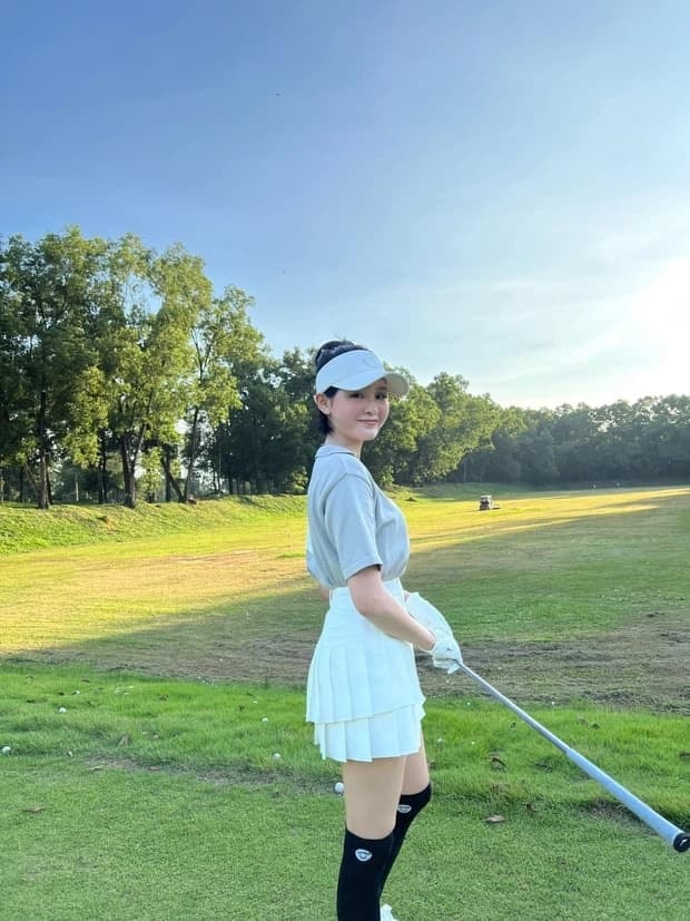 hien-ho-ngay-cang-sang-chanh-va-check-in-deu-dan-tren-san-golf-nhieu-hon-ca-san-khau-lieu-co-tim-thay-tinh-yeu-noi-day-2-ngoisaovn-w620-h827 9