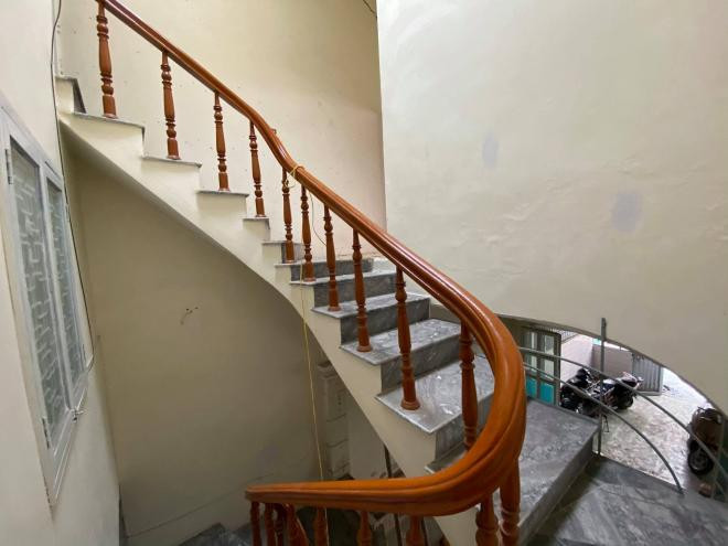 thiết kế cầu thang bằng kính  4