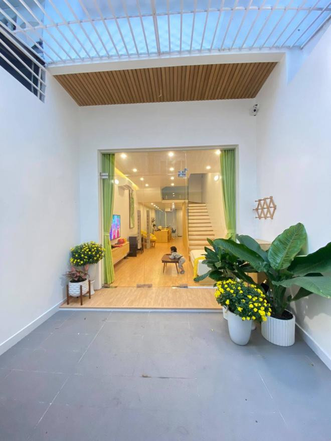thiết kế cầu thang bằng kính  0