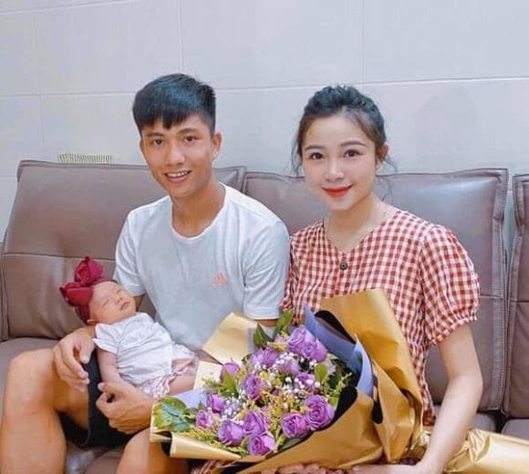 Rời tuyển, Phan Văn Đức về nhà chăm sóc con gái bị nhiễm Covid-19 2