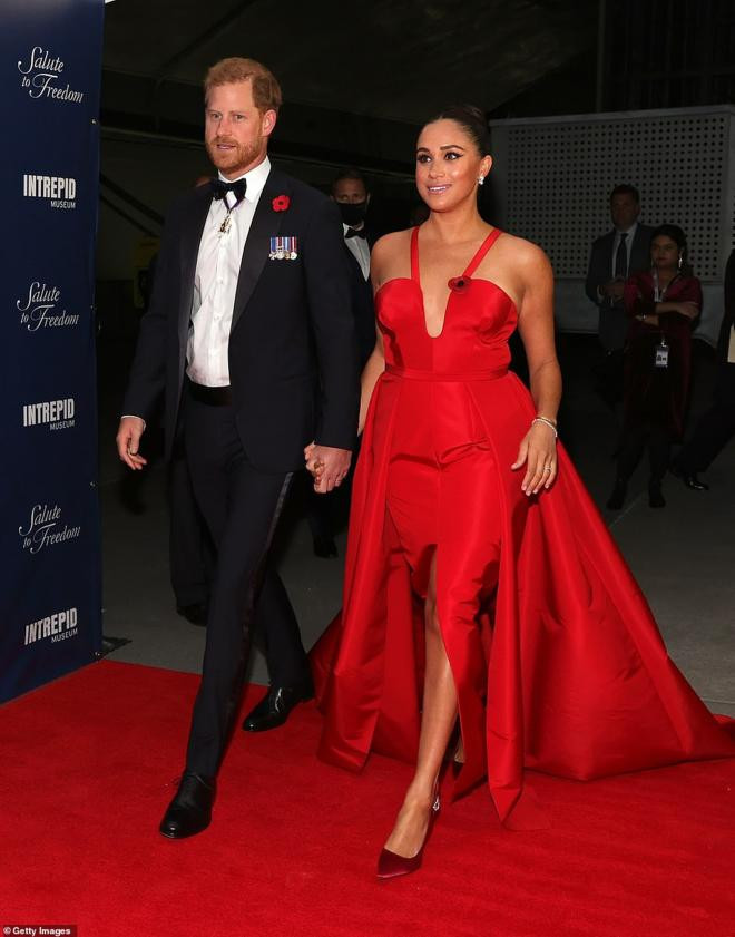 Harry và Meghan có thể đến trao giải tại Oscar, cư dân mạng chất vấn đến 'muối mặt' vì nguyên nhân này 1