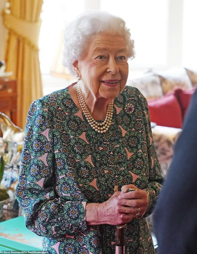 Harry và Meghan có thể đến trao giải tại Oscar, cư dân mạng chất vấn đến 'muối mặt' vì nguyên nhân này 8