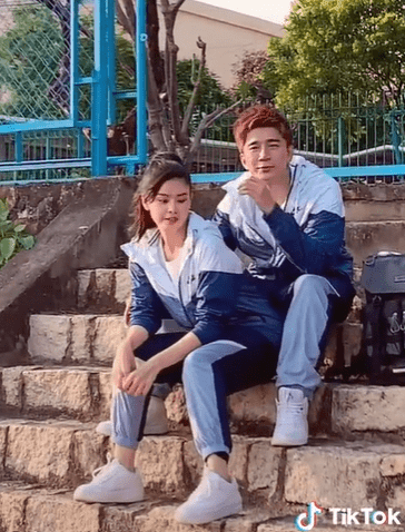 giua-nghi-van-bi-mat-hen-ho-truong-quynh-anh-va-chi-dan-con-cong-khai-dien-ao-doi-sieu-tinh-tu-1-ngoisaovn-w364-h478 4
