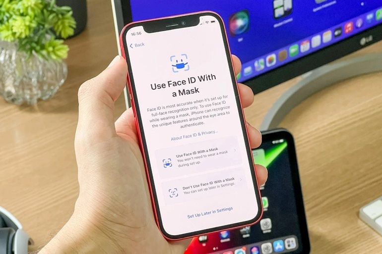 face-id-iphone-crop-1647320920378.jpeg
