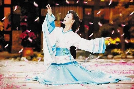 Mỹ nhân cổ trang dưới cơn mưa hoa: Triệu Lệ Dĩnh tươi tắn, Chung Hân Đồng bi thương, còn Tưởng Hân khiến khán giả la ó 6