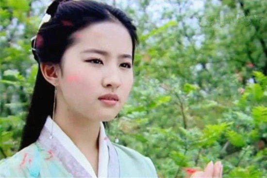 Mỹ nhân cổ trang dưới cơn mưa hoa: Triệu Lệ Dĩnh tươi tắn, Chung Hân Đồng bi thương, còn Tưởng Hân khiến khán giả la ó 4