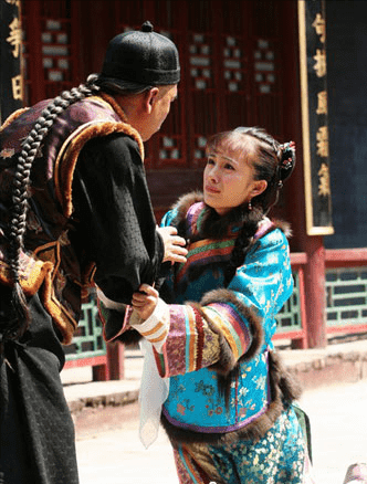 Cùng Hoàng hậu Phú Sát, đặt Tần Lam, Đổng Khiết và Dương Mịch lại với nhau, khoảng cách lập tức xuất hiện 1