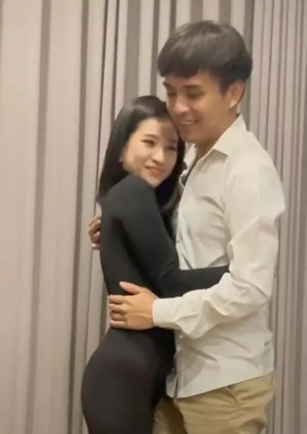 -vo-cu-ho-quang-hieu-gay-phan-no-vi-cho-rang-hien-ho-xui-con-gui-loi-chuc-den-nu-ca-si-som-22comeback22-2-ngoisaovn-w600-h847 1
