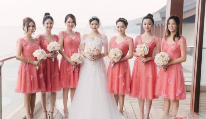 Váy phù dâu của người nổi tiếng bị 