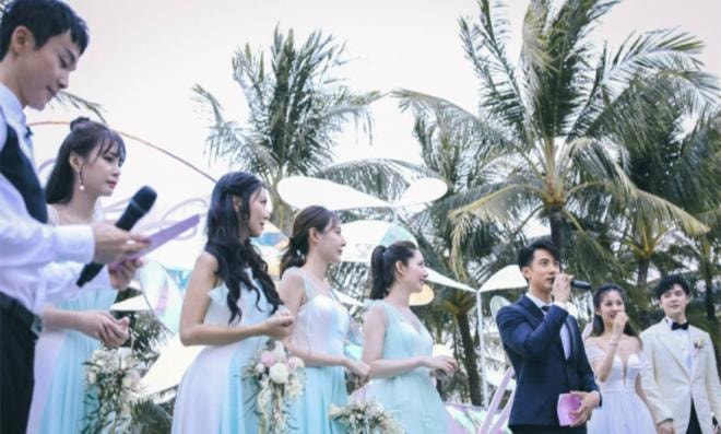 Váy phù dâu của người nổi tiếng bị 