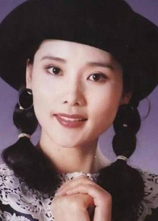Không ai theo đuổi vì quá xinh đẹp, mãi mới gặp và cưới mối tình đầu, cuộc sống hạnh phúc của Hà Trại Phi đã kéo dài được 30 năm 4