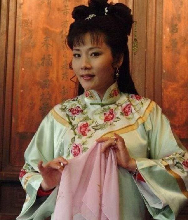 Không ai theo đuổi vì quá xinh đẹp, mãi mới gặp và cưới mối tình đầu, cuộc sống hạnh phúc của Hà Trại Phi đã kéo dài được 30 năm 2