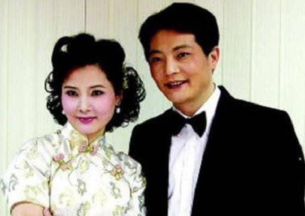 Không ai theo đuổi vì quá xinh đẹp, mãi mới gặp và cưới mối tình đầu, cuộc sống hạnh phúc của Hà Trại Phi đã kéo dài được 30 năm 0