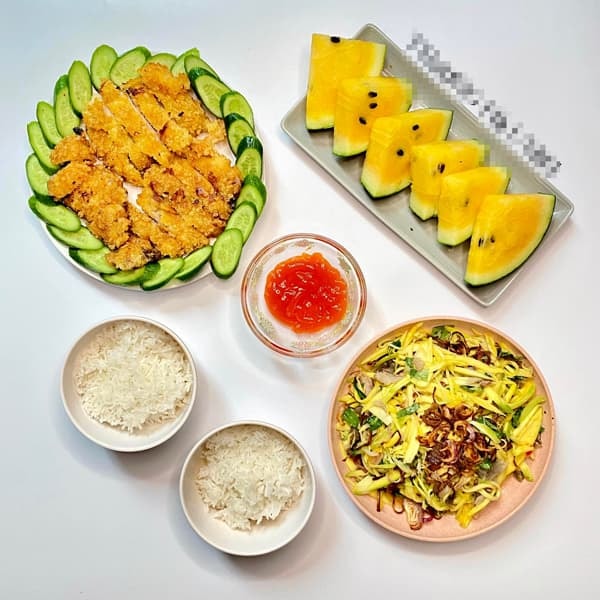 mâm cơm sinh viên  1