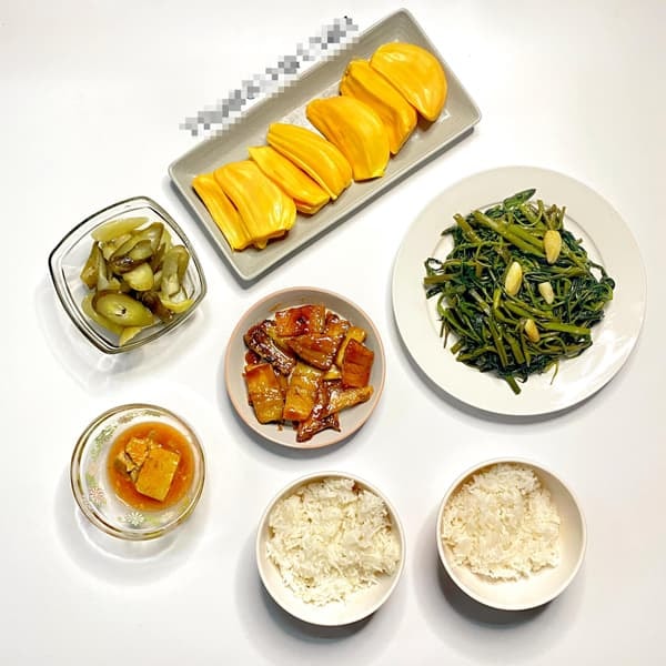 mâm cơm sinh viên  8