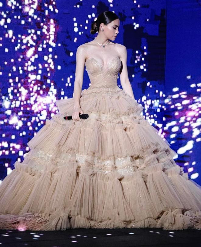 ha-ho-noi-tieng-minh-hac-xuong-mai-nhung-duy-diem-nay-la-22big-size22-kho-ai-bi-11-ngoisaovn-w1284-h1577 16 ha-ho-noi-tieng-minh-hac-xuong-mai-nhung-duy-diem-nay-la-22big-size22-kho-ai-bi-11-ngoisaovn-w1284-h1577 16