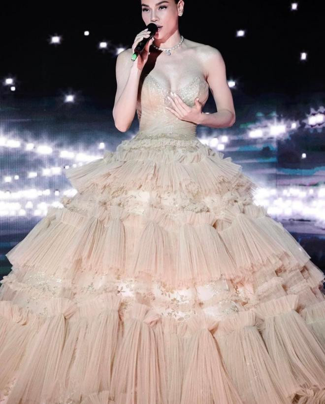 ha-ho-noi-tieng-minh-hac-xuong-mai-nhung-duy-diem-nay-la-22big-size22-kho-ai-bi-12-ngoisaovn-w1284-h1595 15 ha-ho-noi-tieng-minh-hac-xuong-mai-nhung-duy-diem-nay-la-22big-size22-kho-ai-bi-12-ngoisaovn-w1284-h1595 15