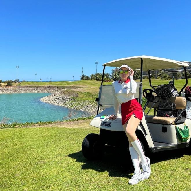 trâm anh chơi golf  2