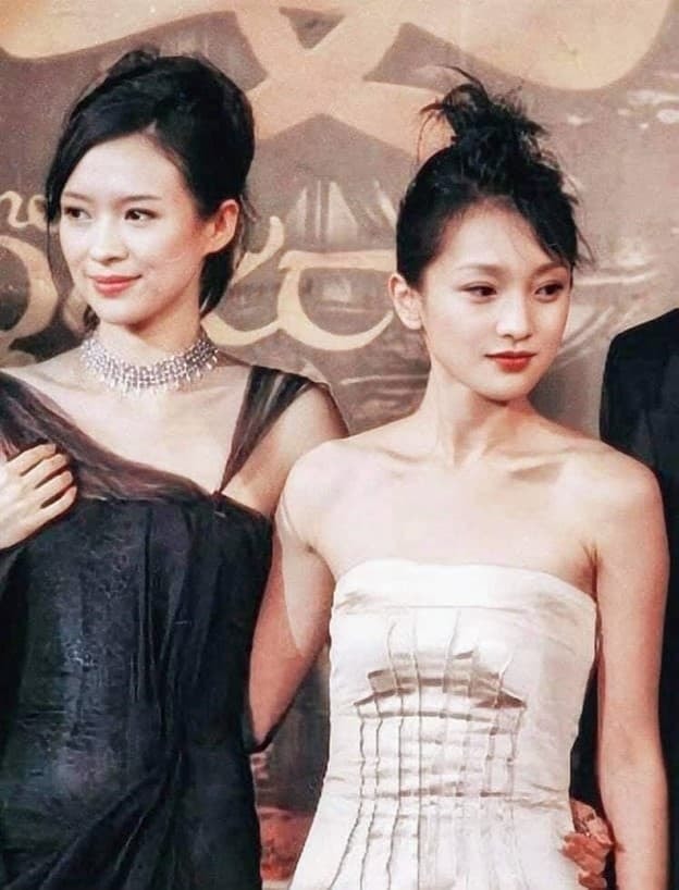 Khoảnh khắc Châu Tấn và Chương Tử Di chung khung hình bất ngờ hot trở lại, hai đại hoa đán đọ sắc cực 'gắt' 11
