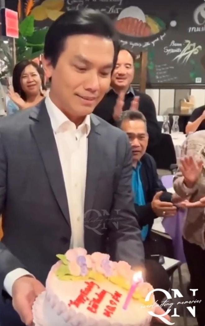 manh-quynh-duoc-fan-mung-sinh-nhat-som-nhung-chi-mot-chi-tiet-nho-cung-du-hieu-chua-bao-gio-quen-phi-nhung-1-ngoisaovn-w999-h1588 5 manh-quynh-duoc-fan-mung-sinh-nhat-som-nhung-chi-mot-chi-tiet-nho-cung-du-hieu-chua-bao-gio-quen-phi-nhung-1-ngoisaovn-w999-h1588 5