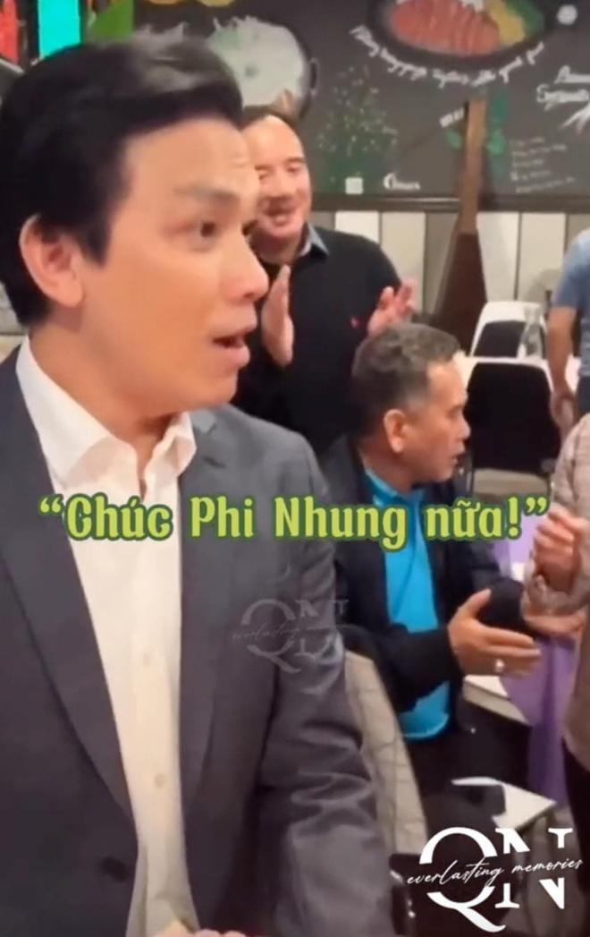 manh-quynh-duoc-fan-mung-sinh-nhat-som-nhung-chi-mot-chi-tiet-nho-cung-du-hieu-chua-bao-gio-quen-phi-nhung-2-ngoisaovn-w999-h1585 4 manh-quynh-duoc-fan-mung-sinh-nhat-som-nhung-chi-mot-chi-tiet-nho-cung-du-hieu-chua-bao-gio-quen-phi-nhung-2-ngoisaovn-w999-h1585 4