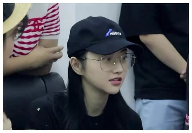 Cùng diện đầm xẻ sâu đi sự kiện, Trương Bá Chi triệt để lấn lướt 'đệ nhất mỹ nữ Bắc Kinh' Cảnh Điềm dù hơn đàn em gần chục tuổi 14 Cùng diện đầm xẻ sâu đi sự kiện, Trương Bá Chi triệt để lấn lướt 'đệ nhất mỹ nữ Bắc Kinh' Cảnh Điềm dù hơn đàn em gần chục tuổi 14