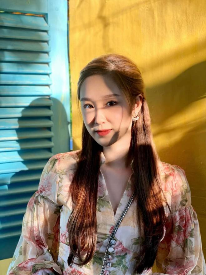 Vẻ đẹp đời thường trong veo của Hàn Trang - diễn viên sinh năm 2000 đóng vai bạn gái Mạnh Quân trong 'Lối về miền hoa' 2 Vẻ đẹp đời thường trong veo của Hàn Trang - diễn viên sinh năm 2000 đóng vai bạn gái Mạnh Quân trong 'Lối về miền hoa' 2
