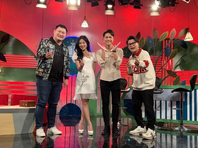 bữa trưa vui vẻ dừng lên sóng  0