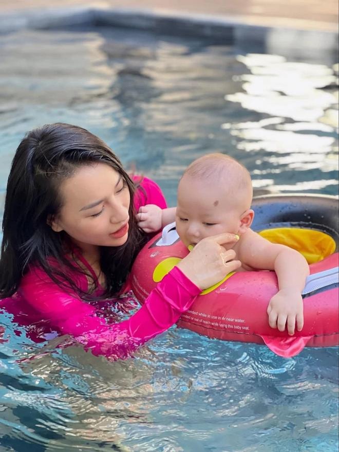 Nhan sắc nóng bỏng, đẹp 'khó cưỡng' của DJ Tít sau khi sinh con cho chồng mới 0