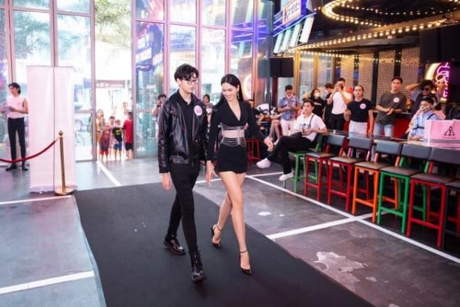 anh-thu-gay-me-voi-than-hinh-chuan-tung-centimet-hon-ca-thieu-nu-xuan-thi-nhung-bi-con-trai-chiem-spotlight-vi-dieu-nay-11-ngoisaovn-w700-h467 2