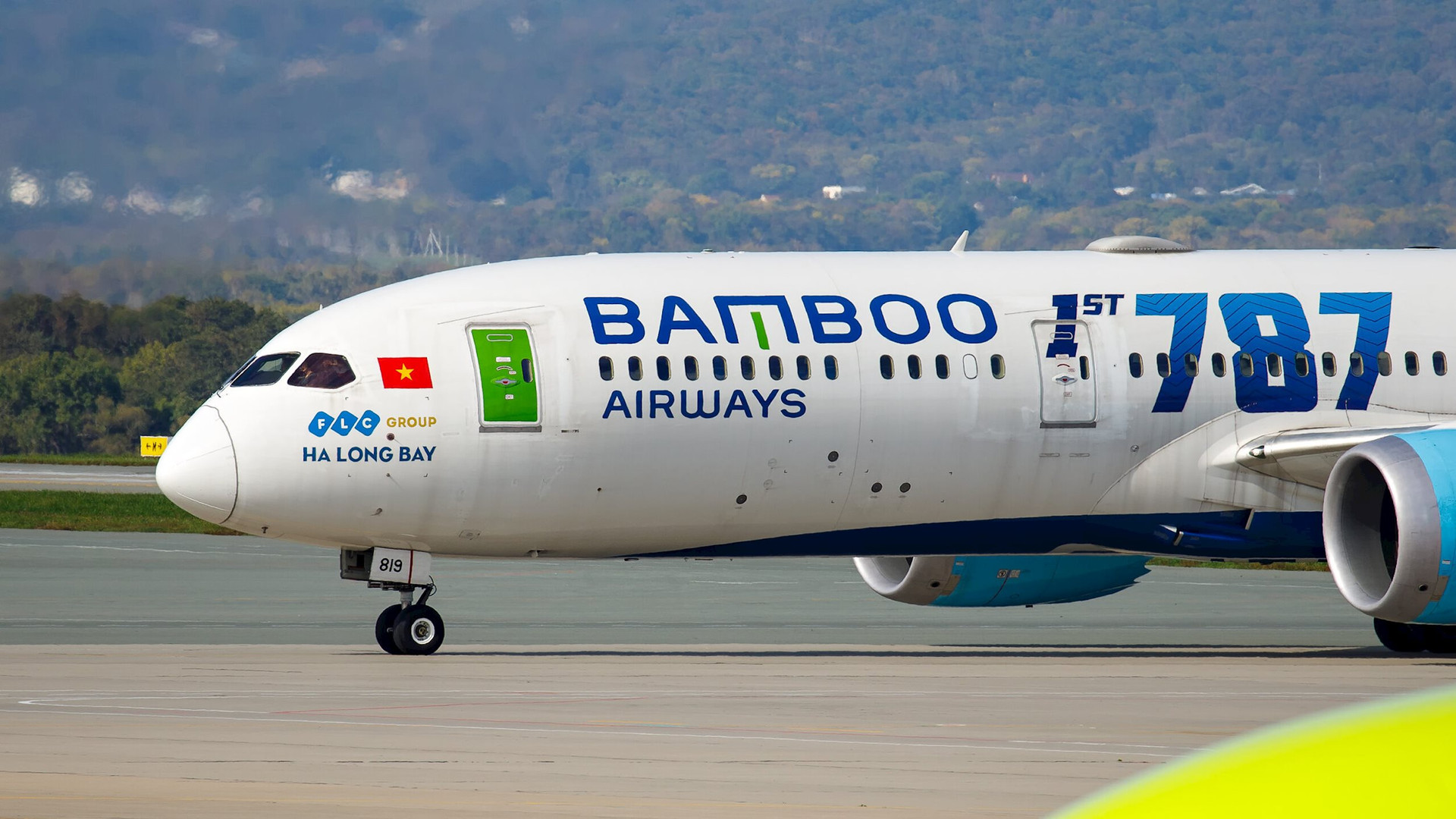003-bamboo-airways-boeing-787-9-dreamliner-vn-a819-at-vladivostok-international-airport-scaled.jpg