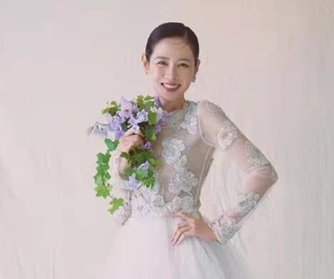  Tổng chi phí đám cưới Hyun Bin - Son Ye Jin tưởng đã 'khủng' nhưng vẫn không bằng số lẻ váy cưới của Angelababy, đủ thấy Huỳnh Hiểu Minh xa hoa thế nào 9