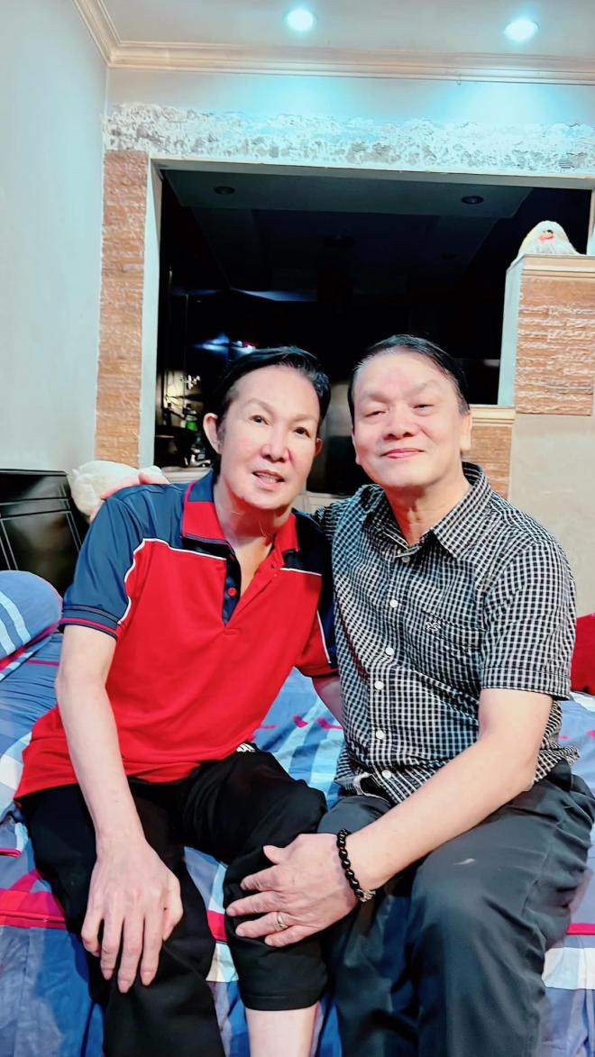 nsut-vu-linh-duoc-dong-nghiep-den-tham-khi-trai-qua-bao-benh-sac-dien-22ong-hoang-cai-luong-ho-quang22-gio-ra-sao-6-ngoisaovn-w1152-h2048 3