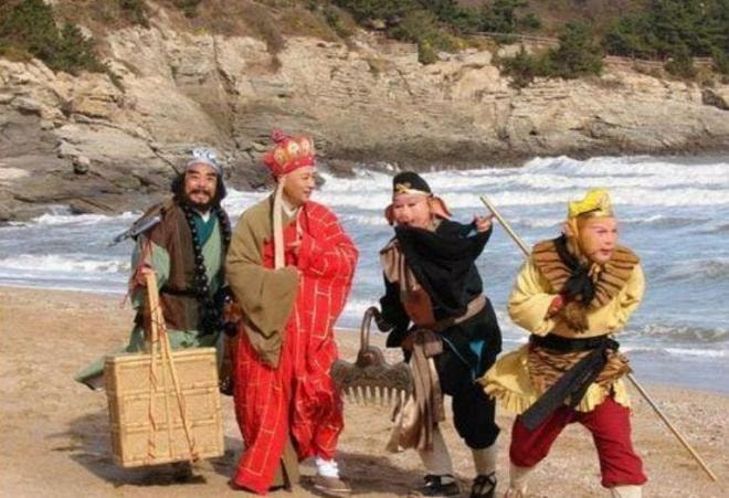 Như Lai đã cho Quan Âm ba chiếc vòng kim cô, tại sao bà chỉ đeo cho Tôn Ngộ Không mà không phải là Bát Giới và Sa Tăng? 0