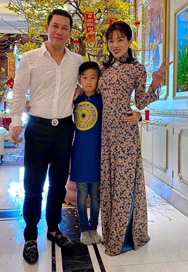 con-trai-10-tuoi-dien-trai-cua-le-quyen-va-chong-doanh-nhan-1.jpg 0 con-trai-10-tuoi-dien-trai-cua-le-quyen-va-chong-doanh-nhan-1.jpg 0