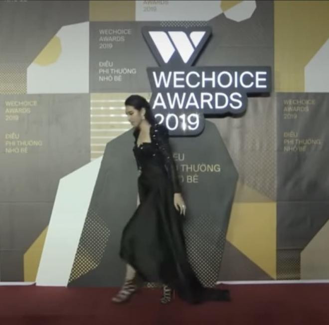 dan-tinh-xot-xa-truoc-doan-clip-thuy-tien-chua-kip-chup-anh-da-bi-moi-roi-khoi-tham-do-khi-chua-la-miss-grand-international-2022-3-ngoisaovn-w852-h842 2