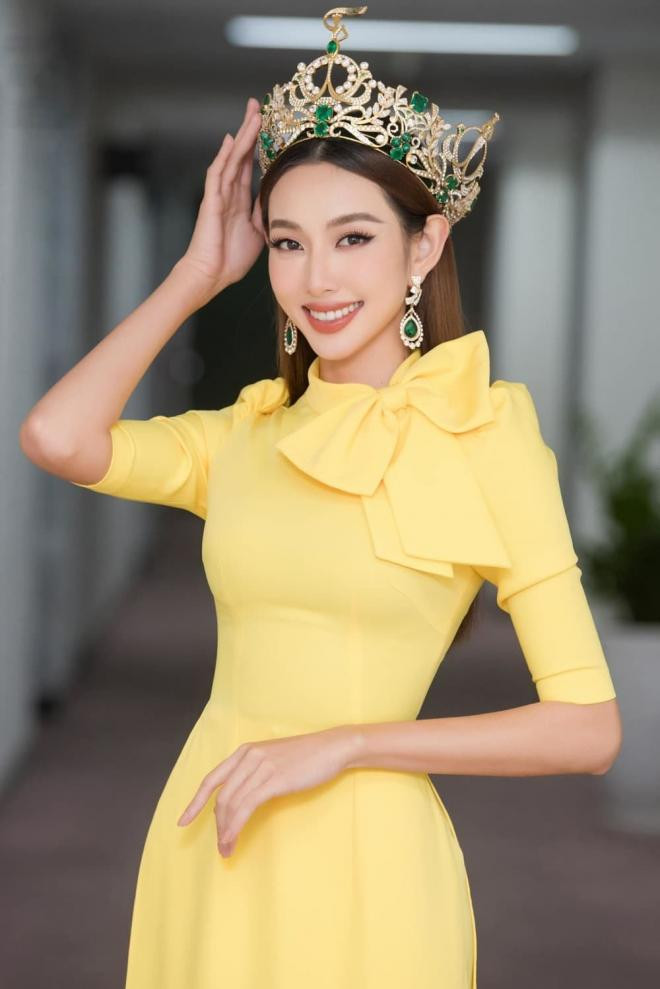 dan-tinh-xot-xa-truoc-doan-clip-thuy-tien-chua-kip-chup-anh-da-bi-moi-roi-khoi-tham-do-khi-chua-la-miss-grand-international-2022-4-ngoisaovn-w1000-h1499 1