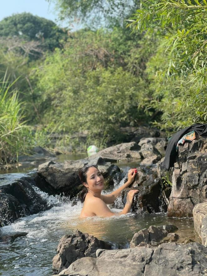 khong-con-anh-ban-nude-cat-tuong-tung-tron-anh-tam-suoi-toan-than-khien-dan-mang-phan-no-mang-22cave22-4-ngoisaovn-w1536-h2048 7