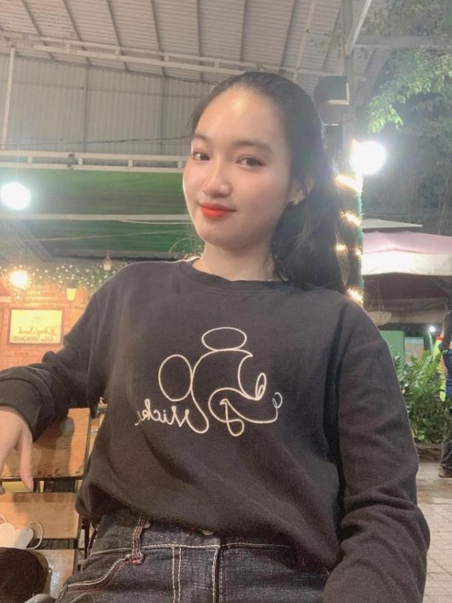 nhan-sac-doi-thuong-nhu-thieu-nu-doi-muoi-cua-ba-xa-tiet-cuong-mat-moc-khong-ti-vet-nu-cuoi-nhu-toa-nang-6-ngoisaovn-w700-h933 2 nhan-sac-doi-thuong-nhu-thieu-nu-doi-muoi-cua-ba-xa-tiet-cuong-mat-moc-khong-ti-vet-nu-cuoi-nhu-toa-nang-6-ngoisaovn-w700-h933 2