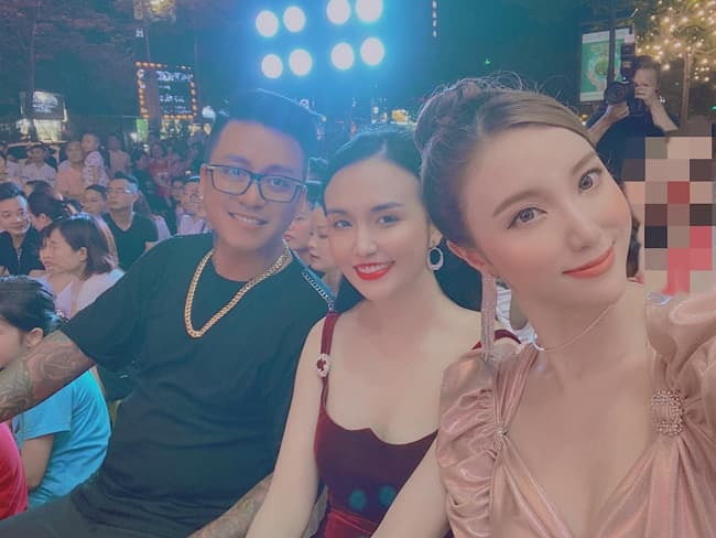 Hạnh Sino có đại gia chống lưng  1