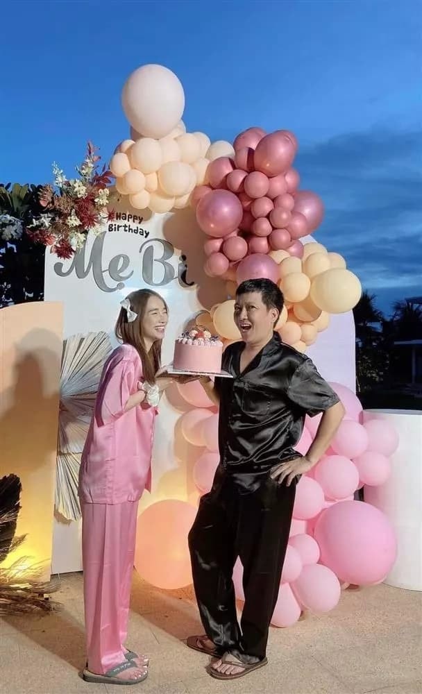 mang-xa-hoi-ro-lai-221-khung-anh-2-so-phan22-cua-hoang-oanh-hoa-minzy-nha-phuong-4-ngoisaovn-w608-h1000 0