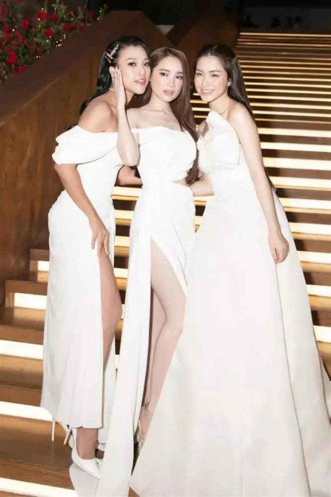 mang-xa-hoi-ro-lai-221-khung-anh-2-so-phan22-cua-hoang-oanh-hoa-minzy-nha-phuong-2-ngoisaovn-w666-h1000 4
