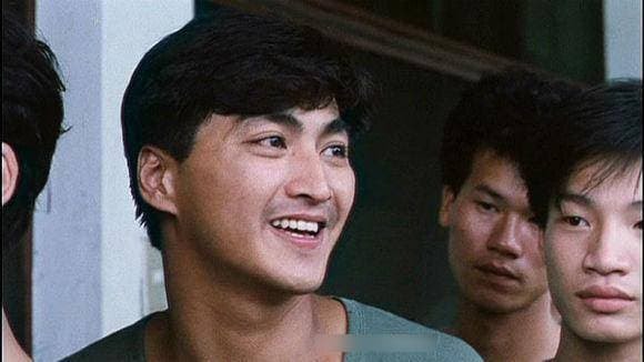 Đẹp trai hơn Lưu Đức Hoa, từng làm nghề chuyển xác chết, và khi đang ở đỉnh cao phong độ, 