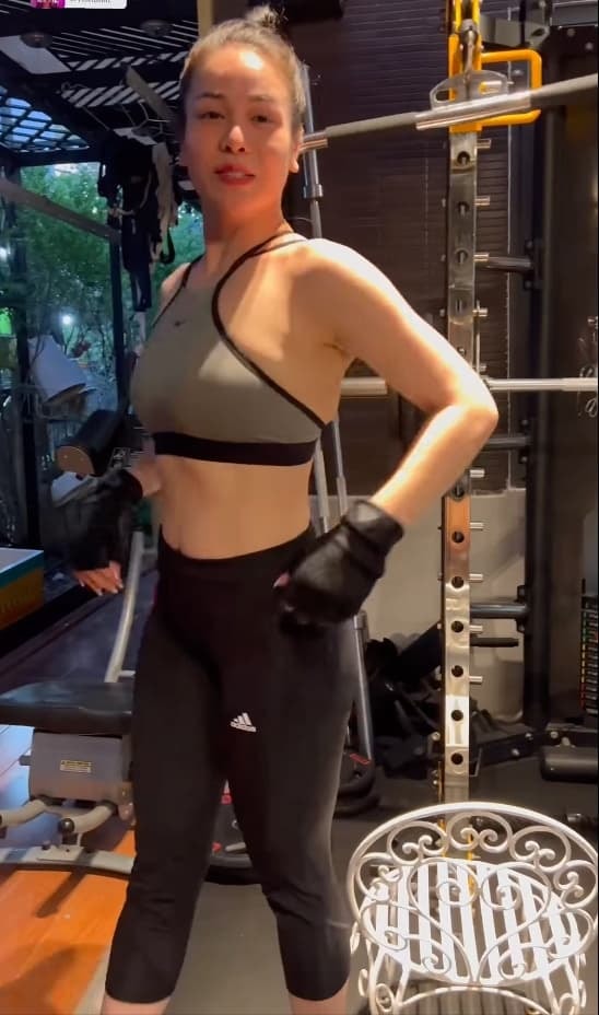 nhat-kim-anh-gay-me-voi-body-nuot-chac-o-tuoi-u40-hiem-hoi-khoe-hinh-xam-dac-biet-tren-co-the-8-ngoisaovn-w548-h928 5