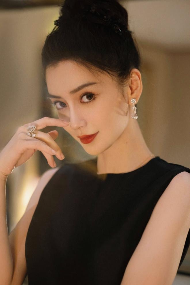 Ảnh 'team qua đường' chụp Angelababy khiến MXH rần rần, visual ra sao mà leo top Weibo không chịu hạ nhiệt? 3