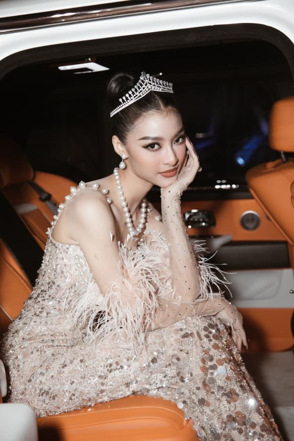 thuy-tien-hoa-quy-co-sang-sang-chanh-nhung-lai-bi-tieu-vy-luong-thuy-linh-va-kieu-loan-22chat-dep22-1-ngoisaovn-w600-h900 2
