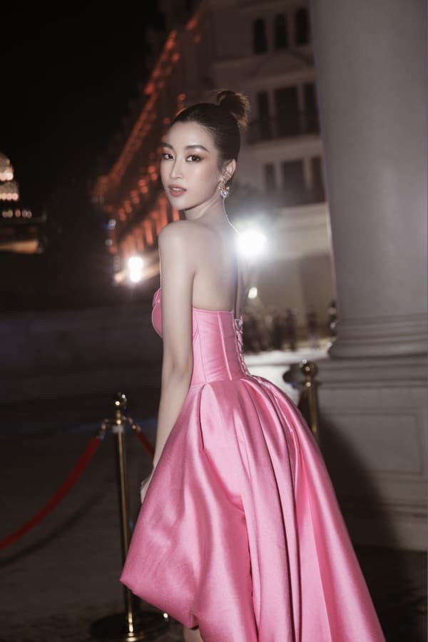 thuy-tien-hoa-quy-co-sang-sang-chanh-nhung-lai-bi-tieu-vy-luong-thuy-linh-va-kieu-loan-22chat-dep22-5-ngoisaovn-w600-h900 3